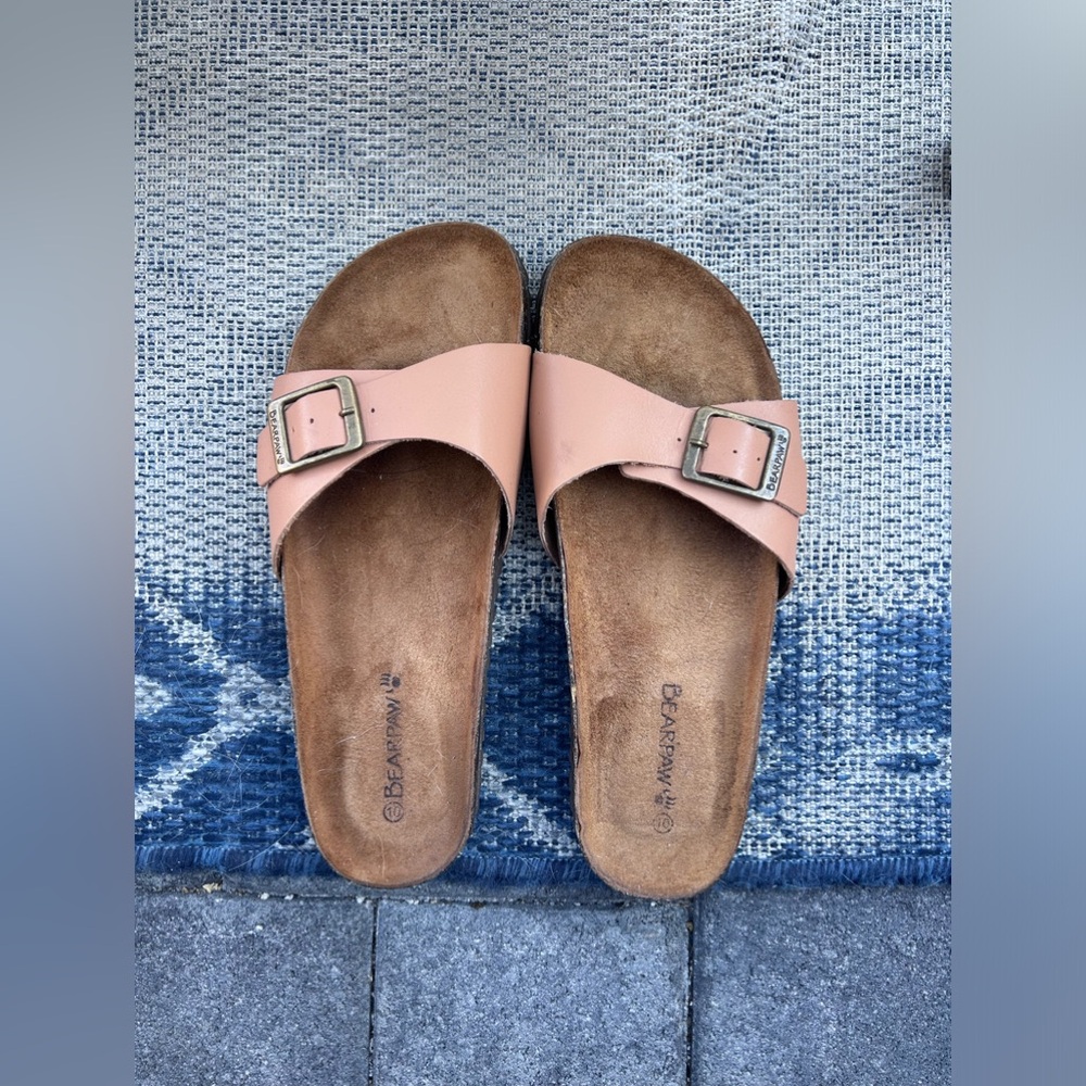 Gently worn Bearpaw slides